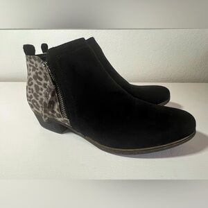 Womens Truffle Black & Grey Ankle Bootie Faux Suede Leather Boot Shoe Size 8.5